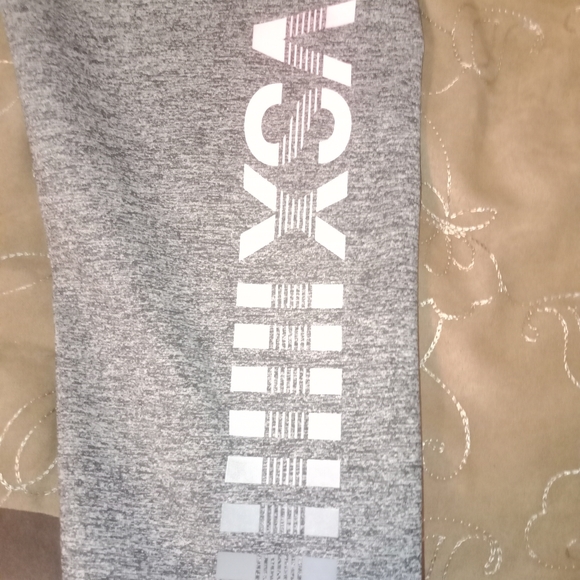 Victoria secret sport Capri leggings - Picture 2 of 7